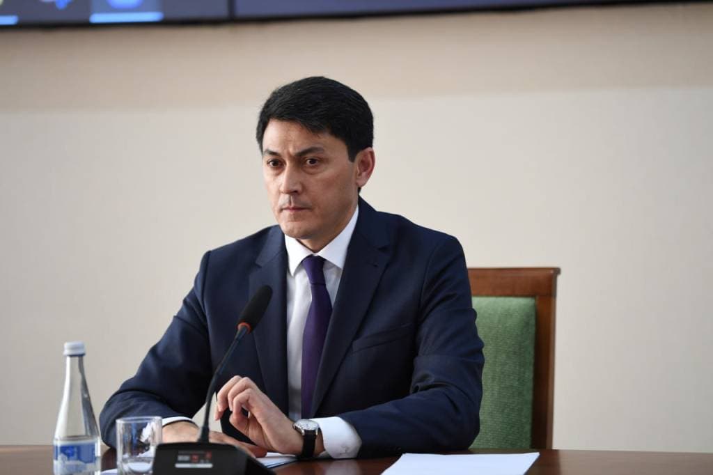  “Sud qarorini baribir ijro qilasiz, qonunlar bor ekan, ijro qilmasligingizga qo‘ymaymiz” – advokat Amrillo Inoyatovni tanqid qildi