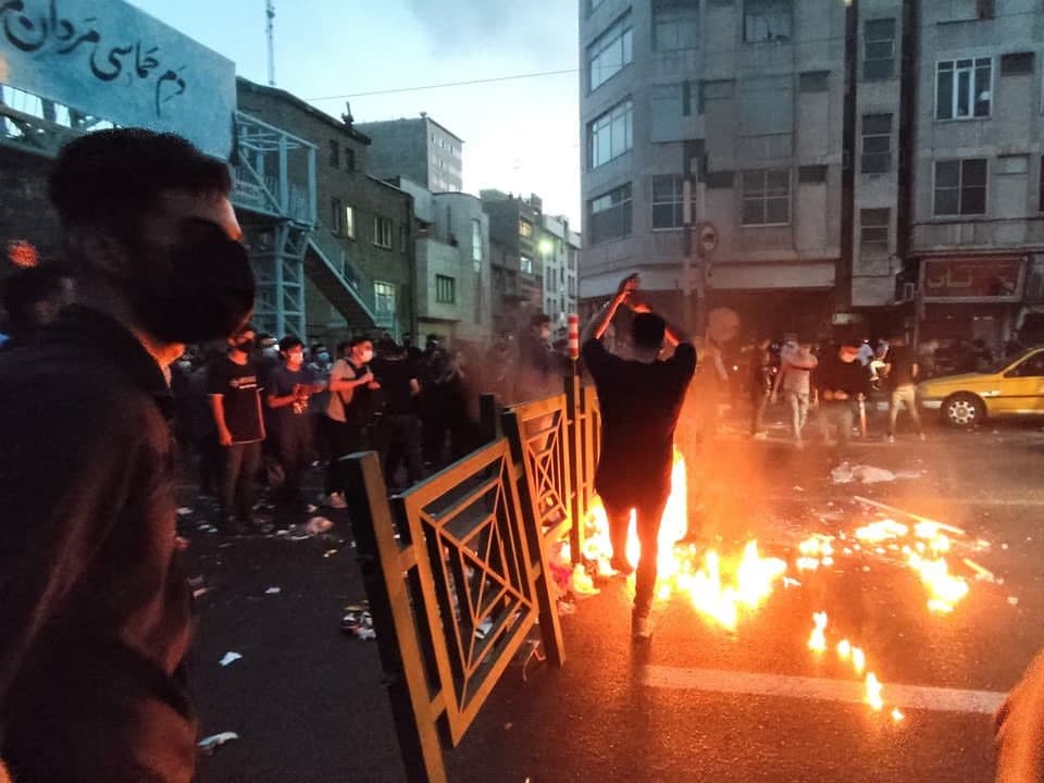 Eron hukumatga qarshi namoyishlarda qatnashgan 22 ming kishini afv etdi 