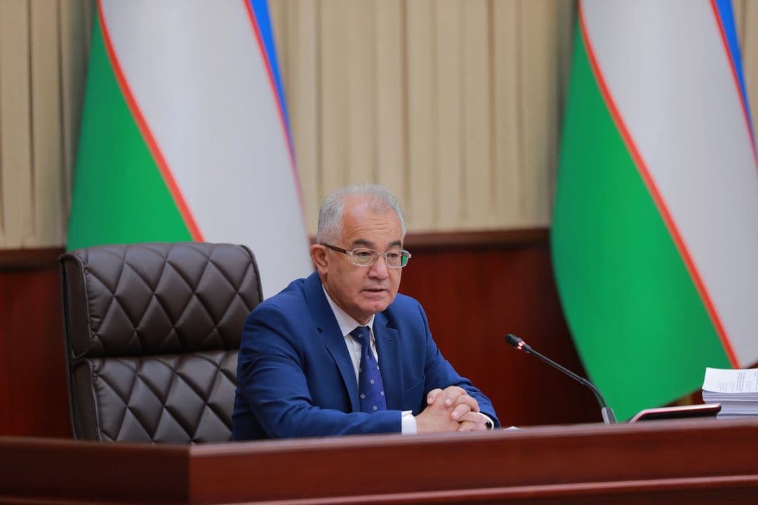 “Qayerda gapirayotganingizni, o‘rningizni biling!” - Akmal Saidov Hisob palatasi raisi o‘rinbosariga tanbeh berdi