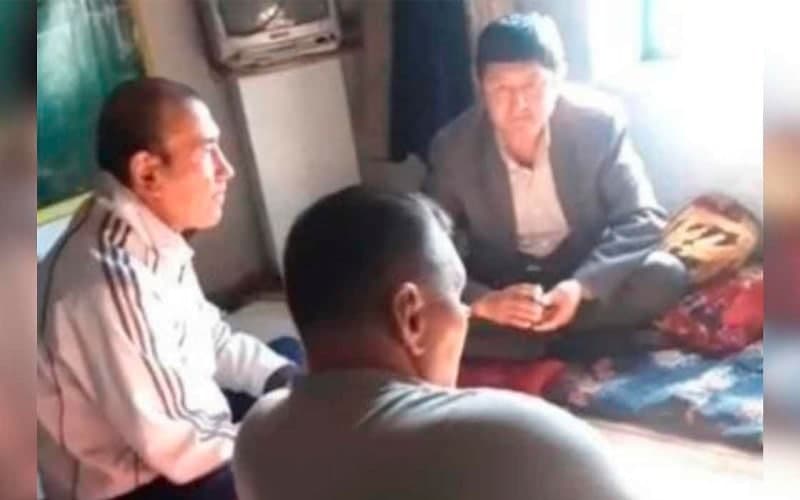 Navoiyda maktab qorovulxonasida qimor o‘ynagan direktor va uning o‘rinbosari ishdan olindi