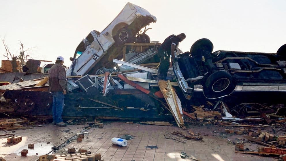 AQSh bo‘ylab halokatli tornado: o‘nlab odamlar halok bo‘ldi, shahar vayronaga aylandi 