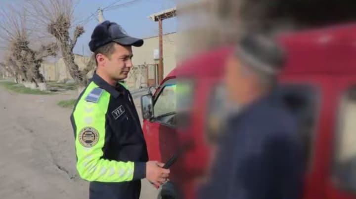 Samarqandda haydovchi 25 nafar bolani Damas'ga mindirib ketayotgani aniqlandi
