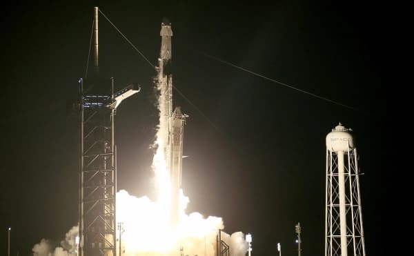 SpaceX raketasining parchasi Oyga quladi