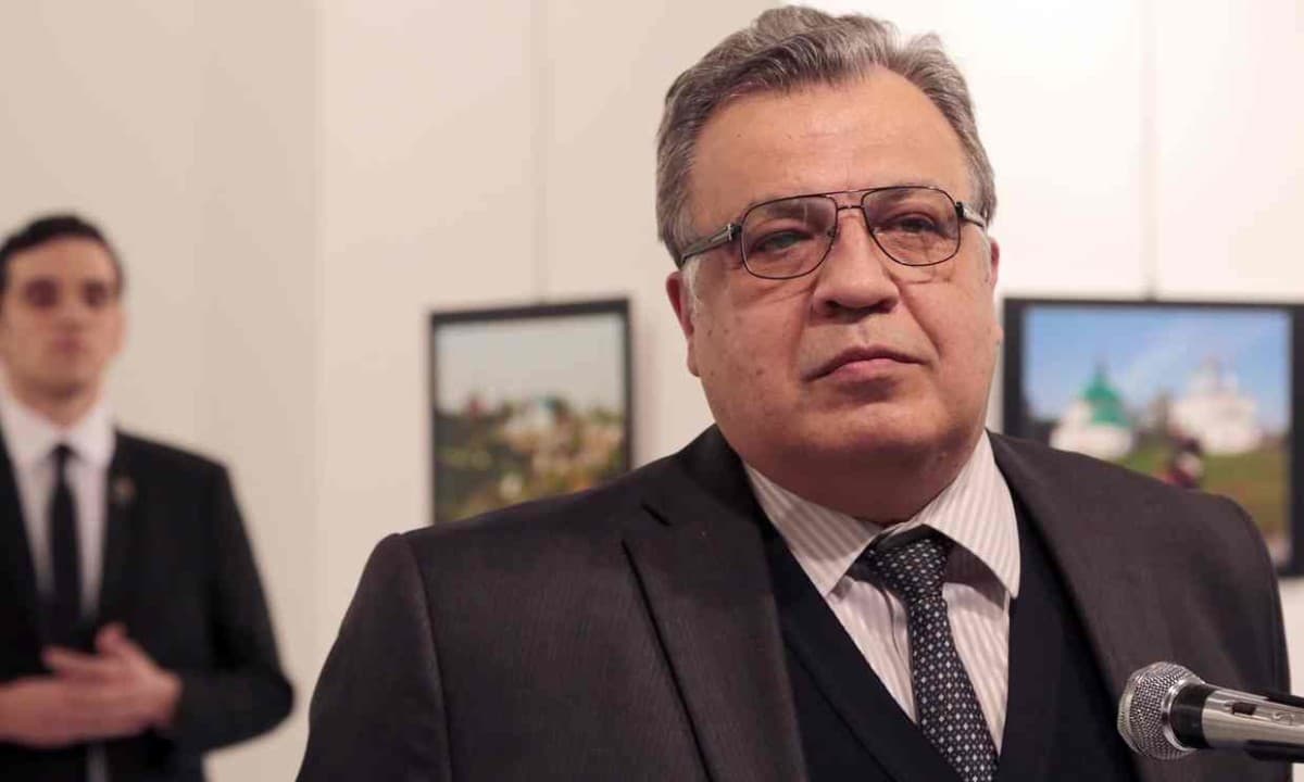 Rossiya elchisining so‘nggi lahzalarini muhrlagan suratkash ko‘rgazmadagi qotillik haqida so‘zlab berdi