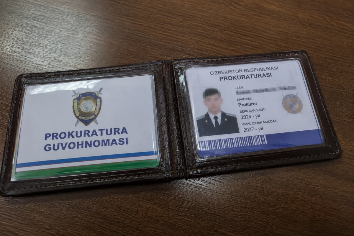 Soxta prokurorlik guvohnomasi bilan yurgan yigit ushlandi