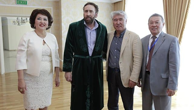 Qozog‘istonda barcha mehmonlarga chopon berishga qaror qilindi