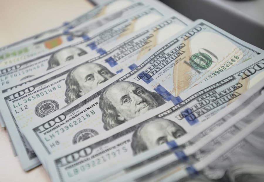 Banklarda 500 dollargacha naqd valyuta hujjatsiz sotiladi