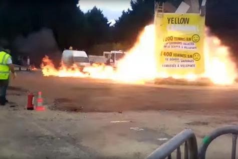 Internetda Parij yaqinidagi karnavalda yuz bergan portlash videosi paydo bo‘ldi