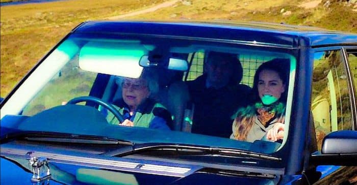 Ijtimoiy tarmoqda 90 yoshli Yelizaveta II Range Rover haydayotgani tasvirlangan surat tarqaldi