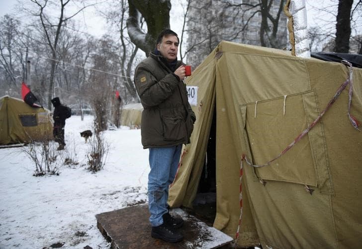 Saakashvili tergovchilarni palatkada kutmoqda