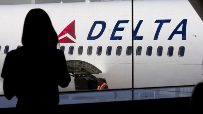 Tramp aeroportlardagi muammolar muhojirlar haqidagi farmon sababli yuzaga kelmaganini aytdi