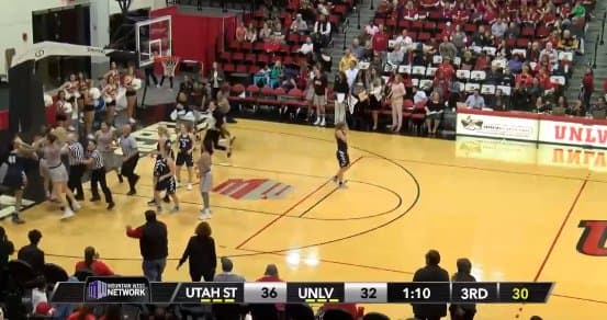 Video: Amerikalik basketbolchi qizlar o‘yin vaqtida mushtlashib ketishdi