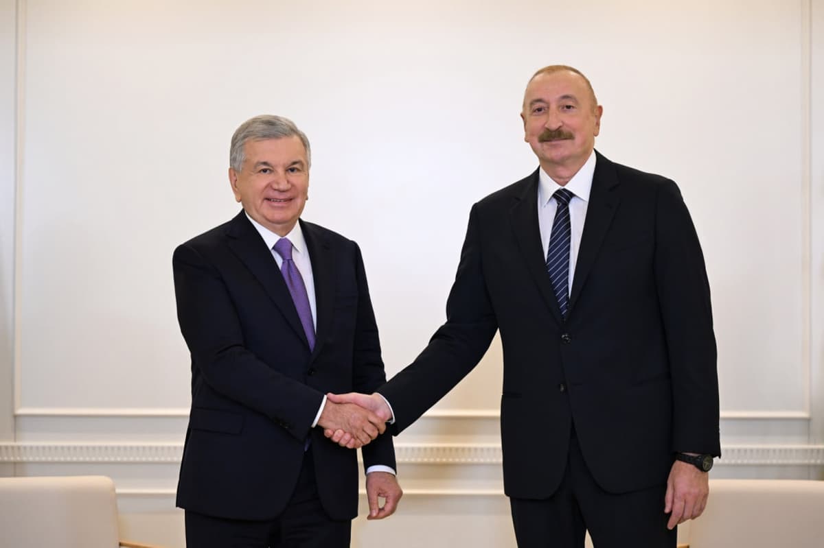 Mirziyoyev and Aliyev discuss expanding economic ties during Baku meeting