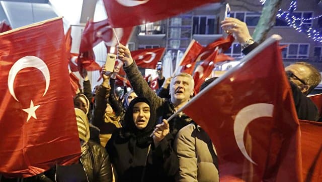 Niderlandiya bosh vaziri turk vazirining Rotterdamga kelishini tanqid qildi