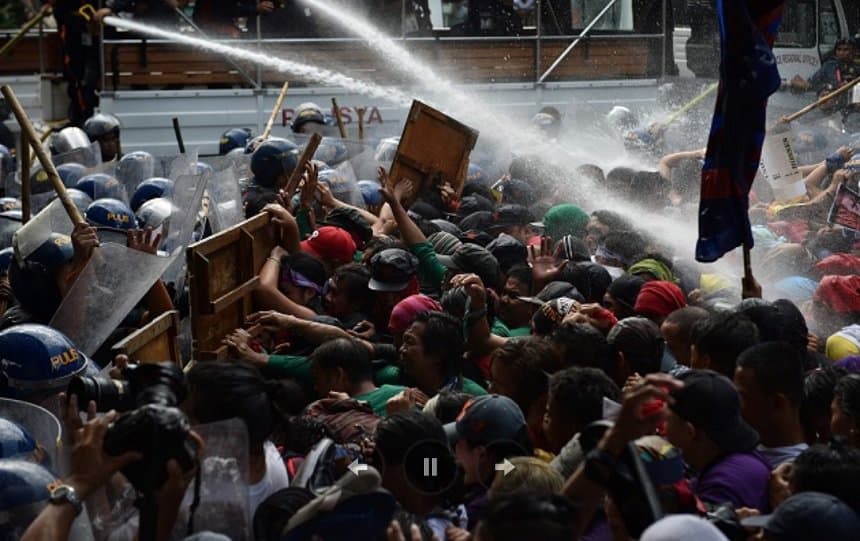 Foto: Manilada Trampning tashrifiga qarshi namoyishlar bo‘lib o‘tmoqda