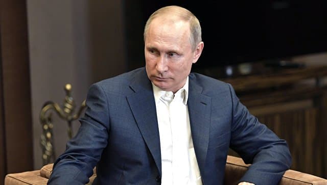 Putin davlatga xiyonat uchun sudlangan ikki ayolni afv etdi
