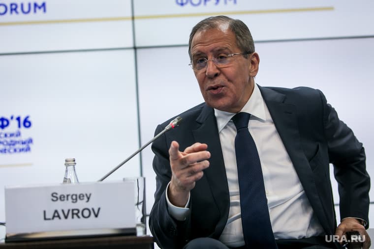 Video: Lavrov Xalqaro atom energetikasi agentligi rahbari bilan uchrashuvdan oldin xonani tekshirdi