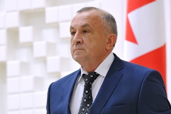 Udmurdiston gubernatori katta miqdorda pora olganlikda gumon qilinib hibsga olindi