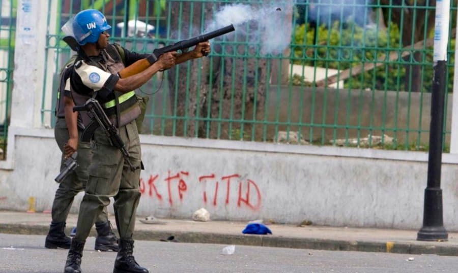 Gaitida BMT xodimlari gumanitar karvonni himoya qilish uchun ko‘zdan yosh oqizuvchi gaz qo‘lladi