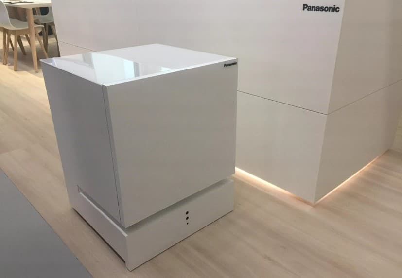 Panasonic egasining yoniga keluvchi «aqlli» muzlatgichni namoyish etdi
