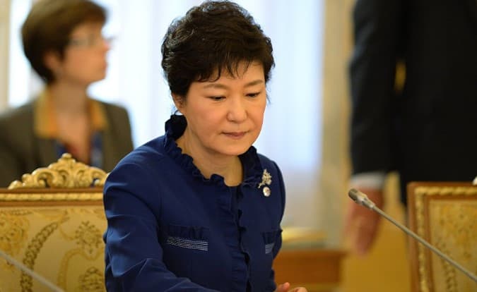 Janubiy Koreyaning sobiq prezidenti poraxo‘rlikda ayblandi