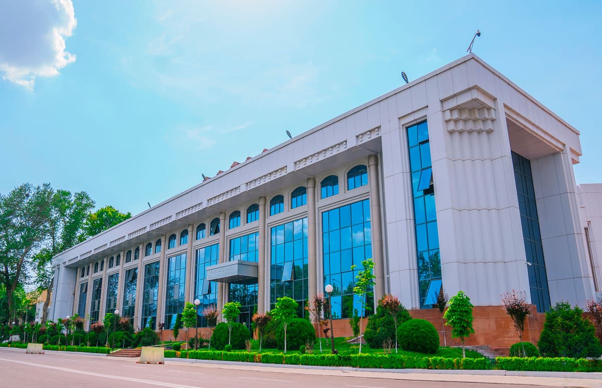 Lower taxes for banks, higher costs for customers? Finance Ministry institute proposes VAT on financial service commissions