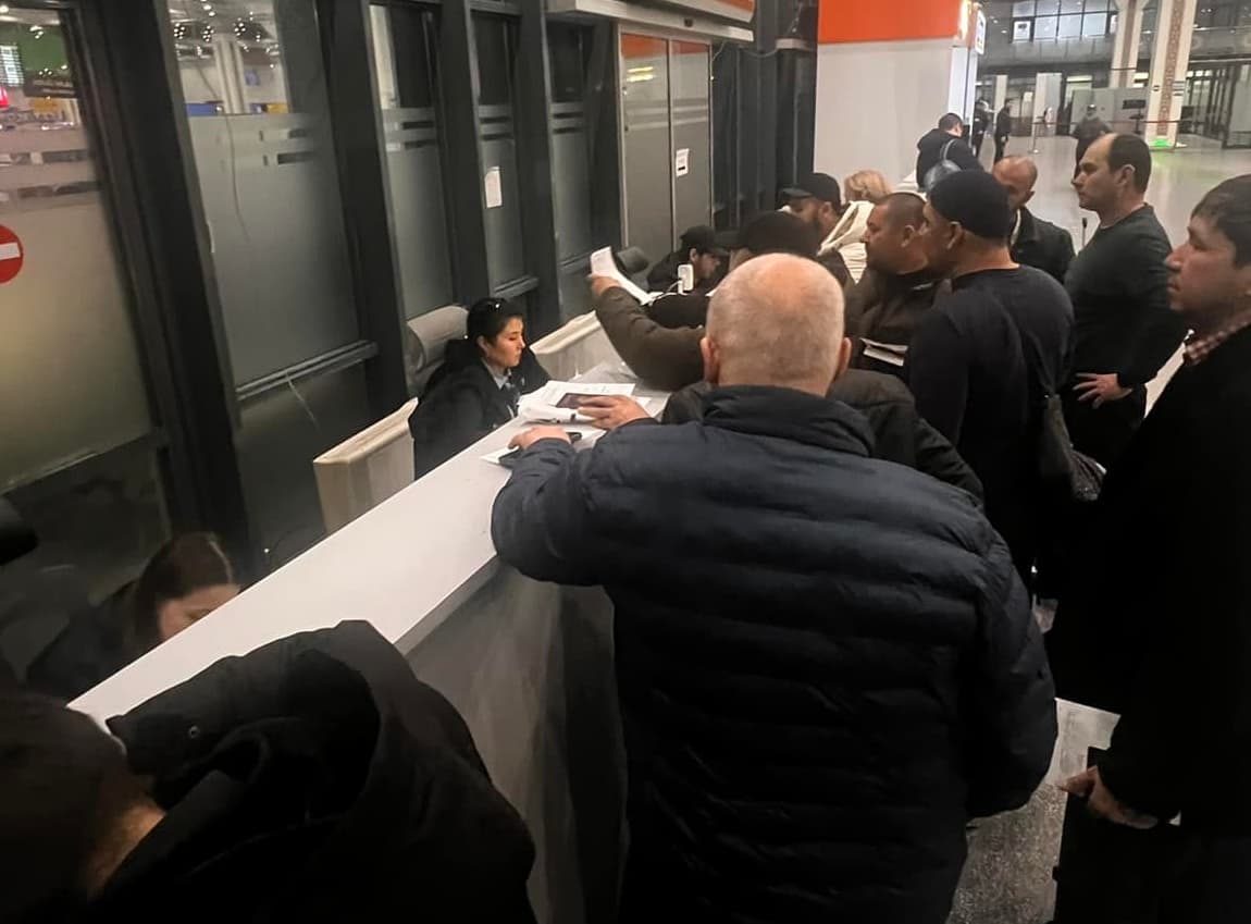 IMEI talabi Toshkent aeroportida navbatlarni yuzaga keltirdi. Bojxona qo‘mitasi izoh berdi