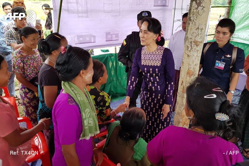 Myanma yetakchisi rohingya musulmonlari hududiga birinchi marta keldi