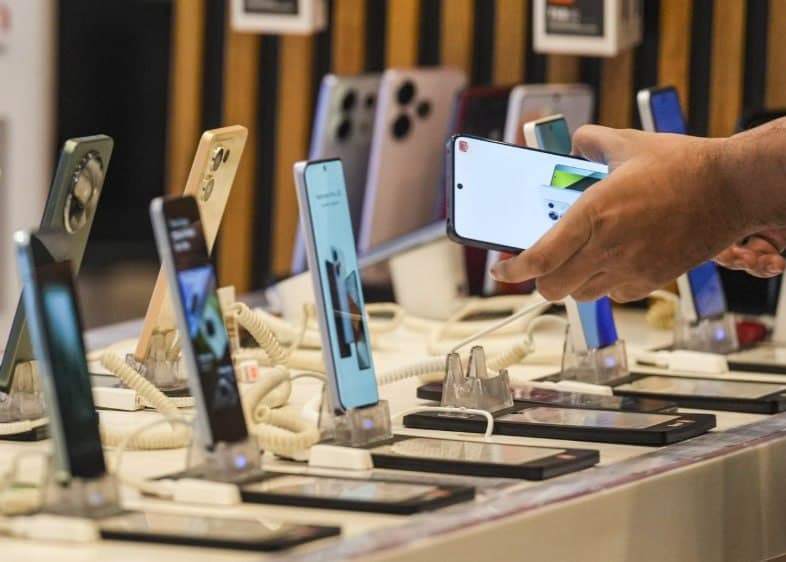 Uzbekistan’s phone imports rise by nearly 20% in eight months