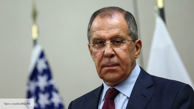 Lavrov: AQSh Asadni qulatish uchun "An-Nusra"ni asrab kelmoqda