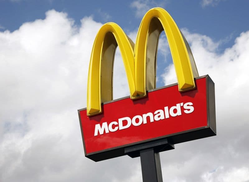 McDonald’s soqov kishi bilan suhbatlashmagani uchun jazolandi