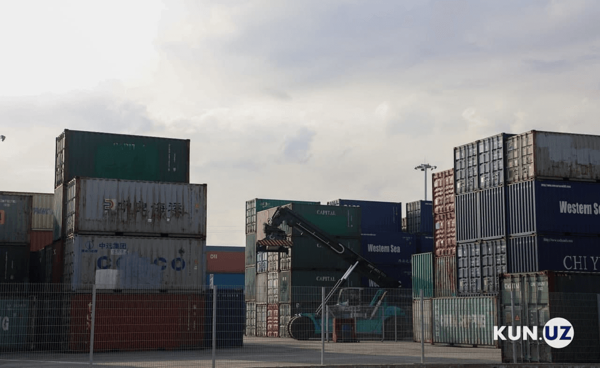 Uzbekistan’s trade deficit widens as gold exports plunge and imports surge
