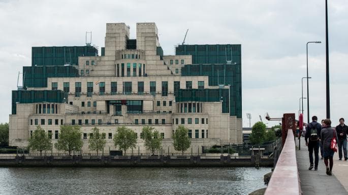 OAV: Britaniyaning MI6 tashkiloti terrorchilik bilan kurashda minglab josuslar yig‘moqda