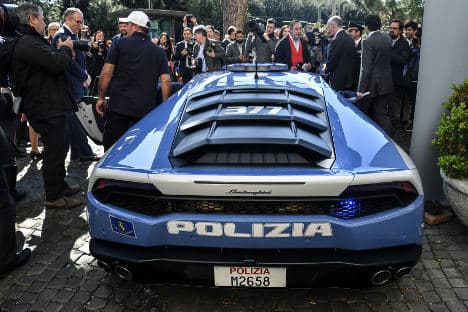 Italiya politsiyasi yangi, o‘ta tezkor Lamborghini’ni oldi