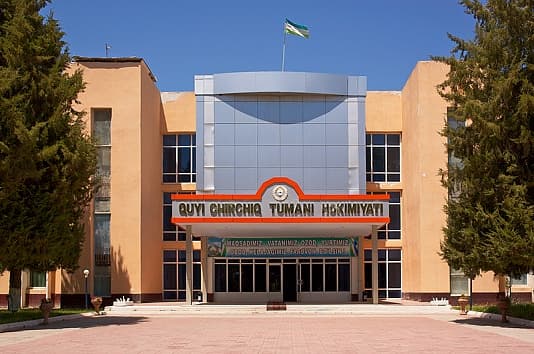 Senatorlar va deputatlar Quyichirchiq tumanida uyma-uy yurib, aholi ehtiyojlarini o‘rgandi