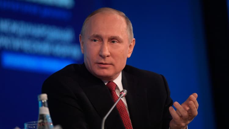 Putin AQShning Suriya bo‘yicha kelishuvdan bosh tortganini izohladi