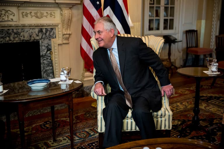 Tillerson Seulda vaqtinchalik prezident bilan uchrashadi, muxolifat bilan esa yo‘q