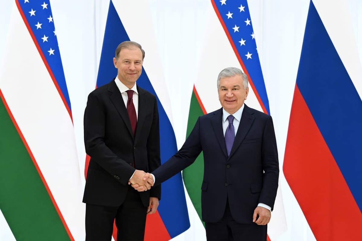 President Mirziyoyev receives Russia’s First Deputy Prime Minister Denis Manturov