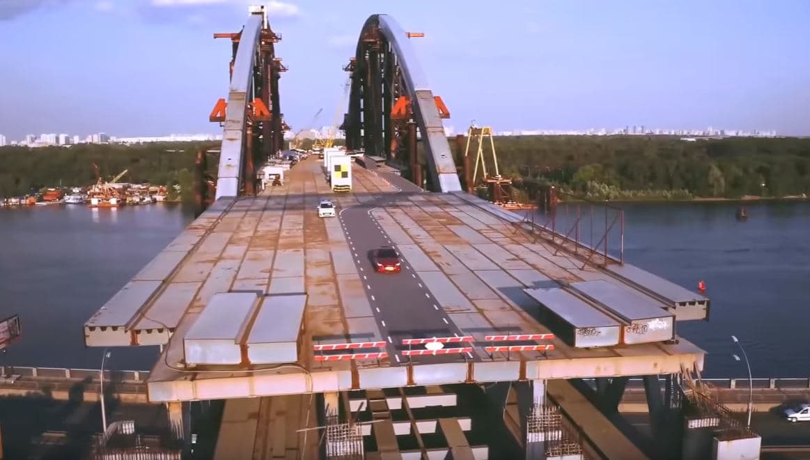 Video: Mazda qurilishi bitmagan ko‘prikda o‘z imkoniyatlarini namoyish qildi