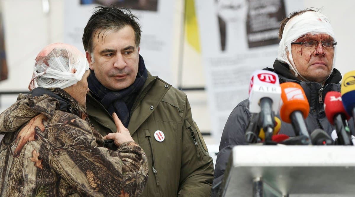 Video: Rada yaqinida politsiya Saakashvili tarafdorlariga hujum qildi