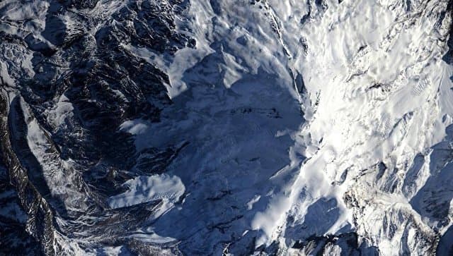 Elbrus cho‘qqisiga ko‘tarilayotgan ikki alpinist 4,9 ming metr balandlikdan quladi