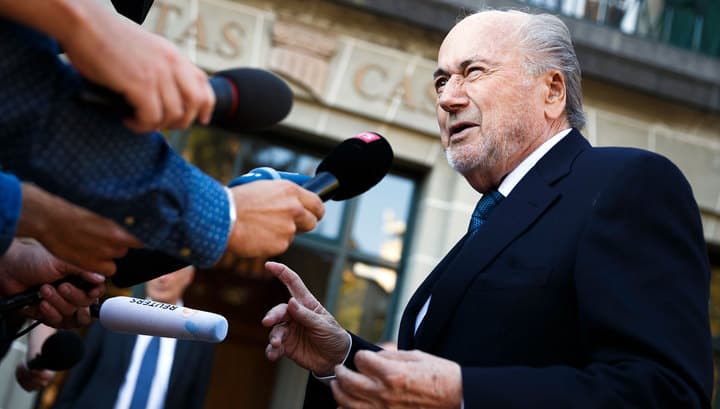 Amerikalik futbolchi ayol Blatterni shilqimlik qilishda aybladi