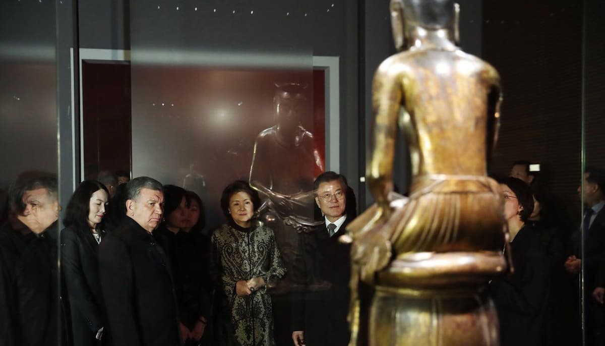Foto: Shavkat Mirziyoyev va Ziroatxon Mirziyoyeva Koreya milliy muzeyida