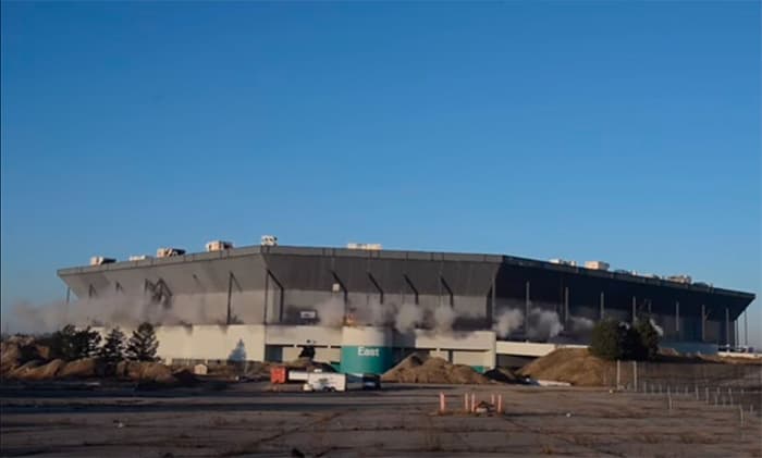 Michigandagi stadionni portlatish orqali buzishga urinish zoye ketdi (video)