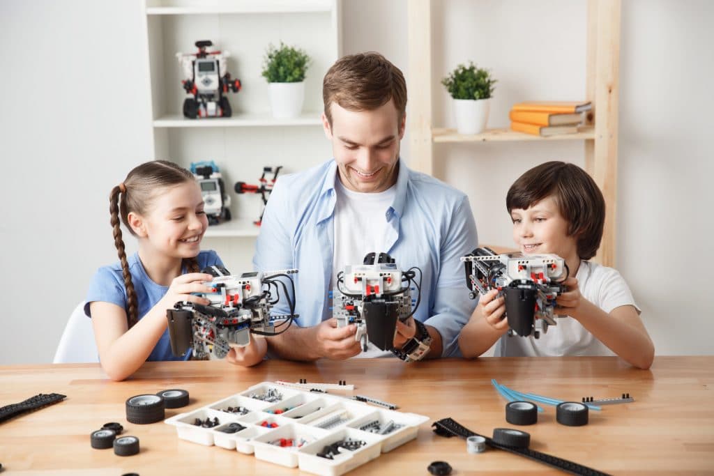 LEGO: Shunchaki o‘yinchoq emas, otalardan bolalarga yuqtirilgan odat