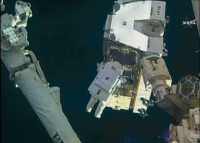 NASA fazogirlari ochiq koinotga chiqib modernizatsiya ishlarini bajarishdi