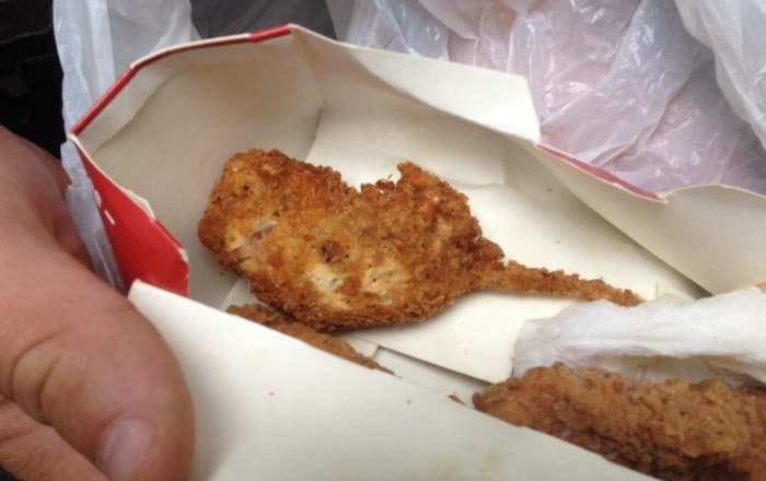 Tez ovqatlanish shaxobchalari tarmog‘i KFC qovurilgan kalamush ishi bo‘yicha o‘z xodimlarini oqladi