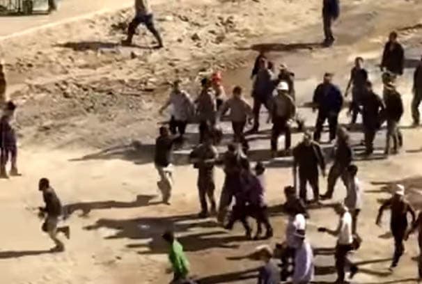 Rossiyada markaziy osiyolik ishchilar o‘rtasida ommaviy mushtlashuv ro‘y berdi (video)