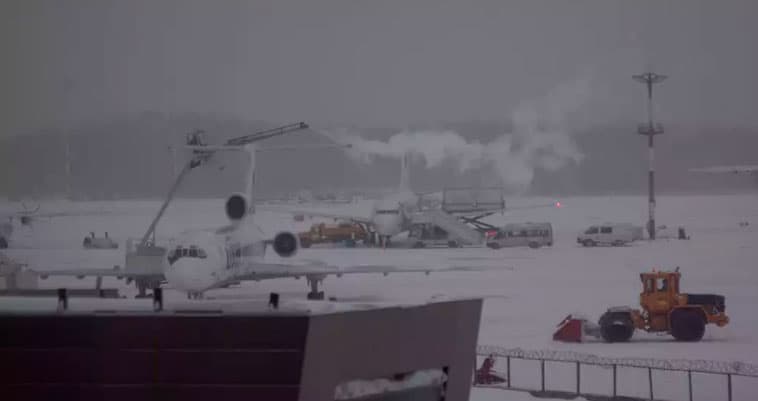 Moskva aeroportlarida 19 reys bekor qilindi va ushlanib qoldi