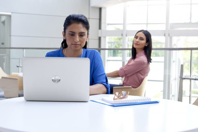 HP noutbuklariga yashirincha ko‘z tashlashga qarshi ekran o‘rnatiladi